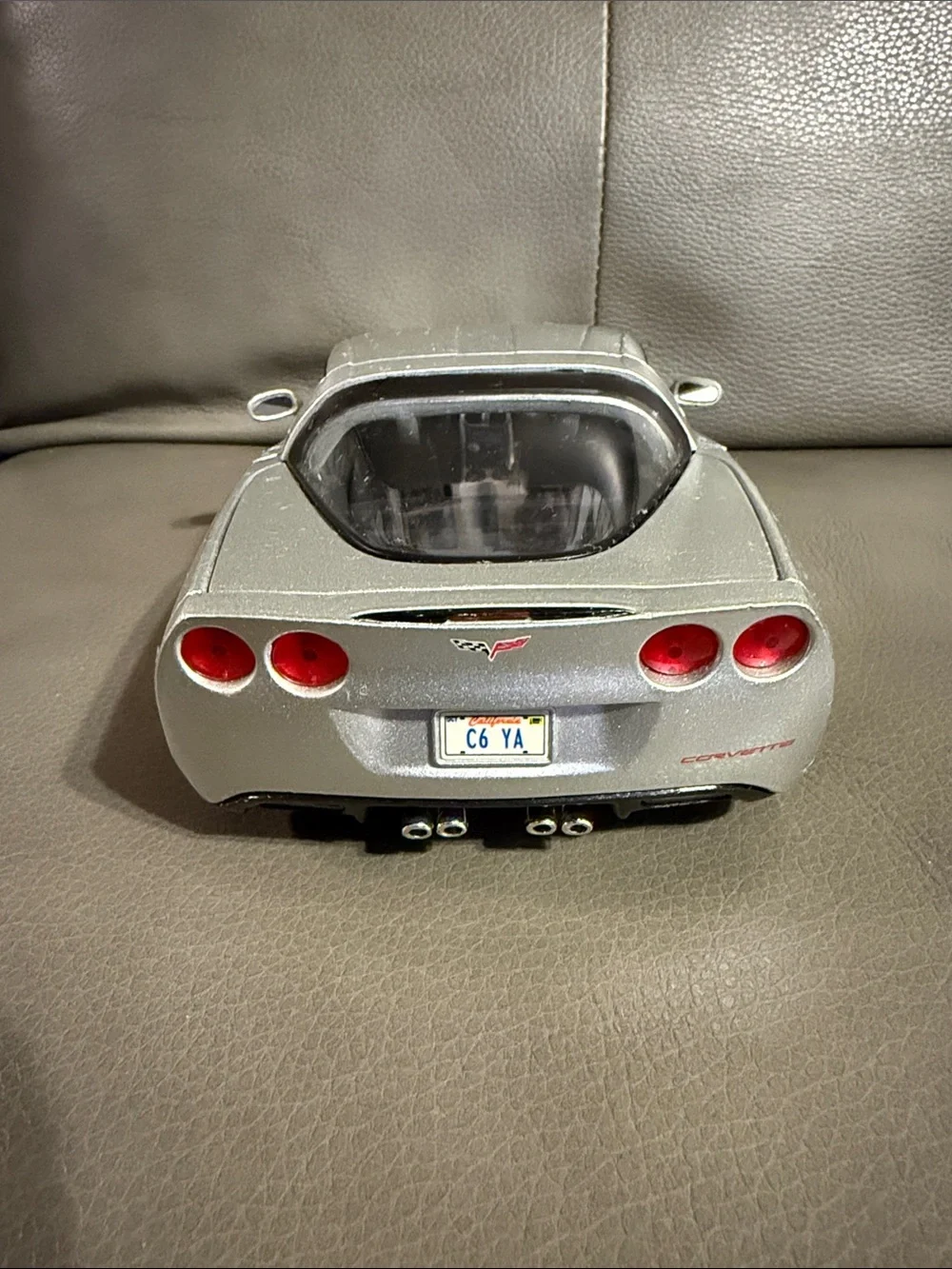 2005 Chevrolet Corvette C6 1/18 scale Diecast Model Car